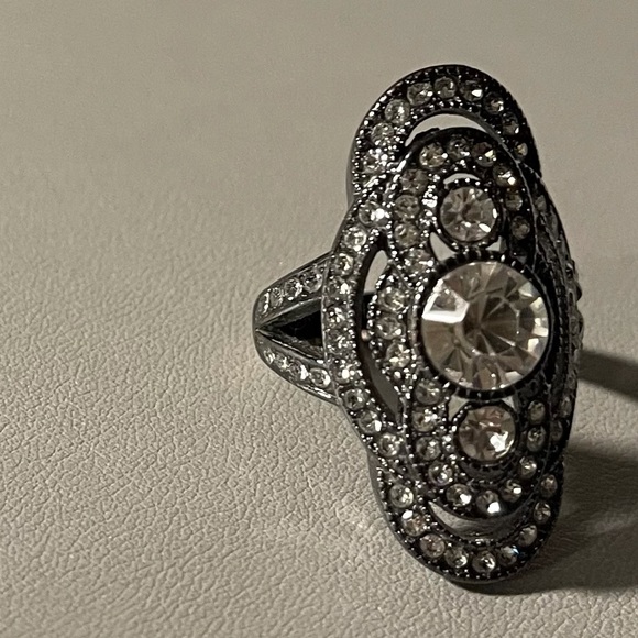 Jewelry - Vintage design costume jewelry ring